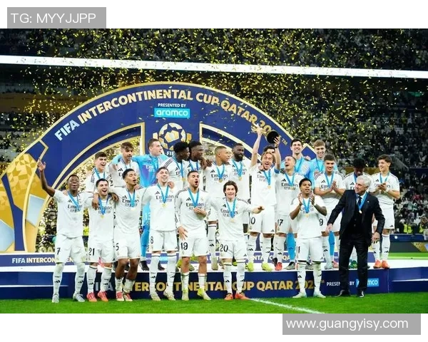 世界足坛传奇巨星生涯全记录与辉煌成就全面解析