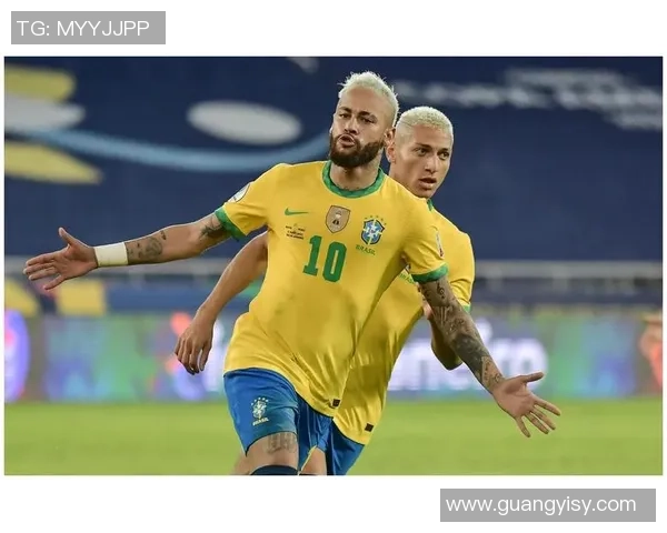 昔日足球巨星对比分析：经典球员技术特点与时代影响力探讨