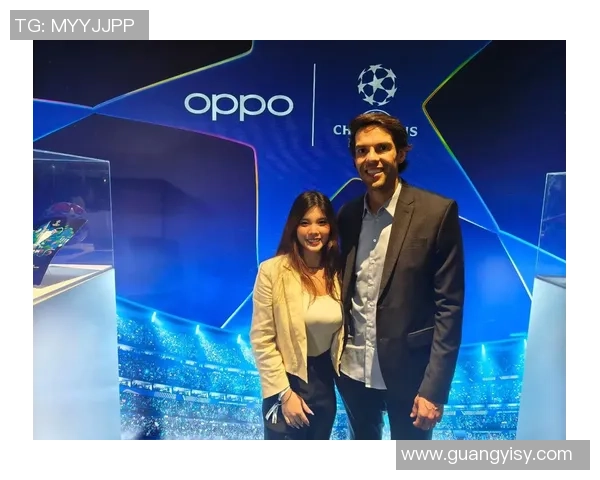 四大足球巨星同框合影尽显传奇风采 殊荣时刻记录永恒荣耀