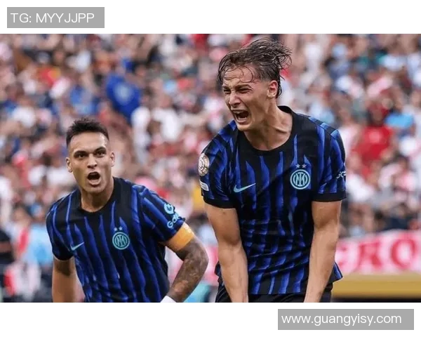 球星跨界挑战全新转场足球赛场 从绿茵场到竞技王国的华丽转身